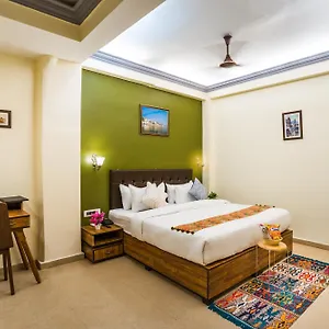 Tripli Silver Shine Hotel