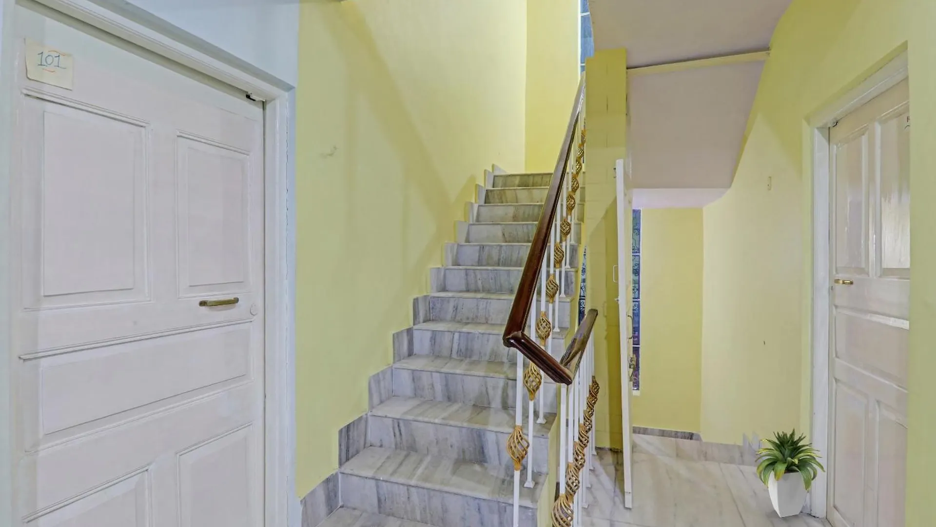 ורנאסי Hotel O Surbhi G House הודו